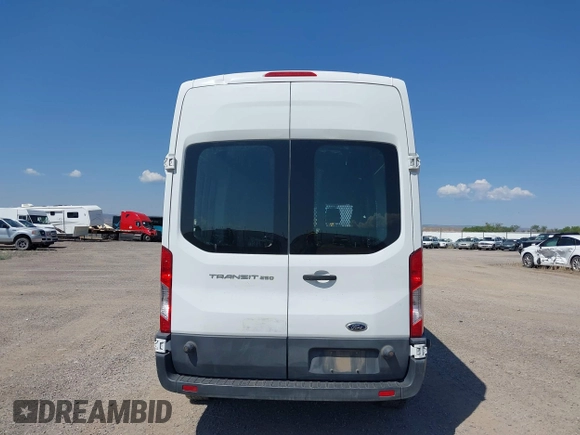 2015 Ford Transit z VIN 1FTNR2XM3FKB08495, wystawiony jako IAAI lot #42552135 z przebiegiem 235 461 mil mil oraz . Historia ofert i sprzedaży dostępna na DreamBid. Obrazek 16.