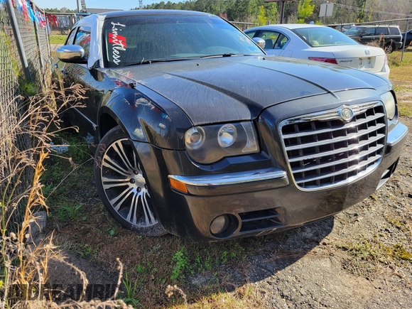 2007 Chrysler 300 C z VIN 2C3LA63HX7H722441, wystawiony jako IAAI lot #41849863 z przebiegiem 157 147 mil mil oraz . Historia ofert i sprzedaży dostępna na DreamBid. Obrazek 2.