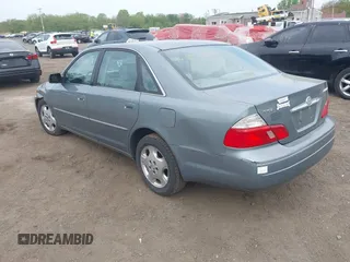 2003 Toyota Avalon XL z VIN 4T1BF28B63U331439, wystawiony jako IAAI lot #42161096 z przebiegiem 217 296 mil mil oraz . Historia ofert i sprzedaży dostępna na DreamBid. Obrazek 3.