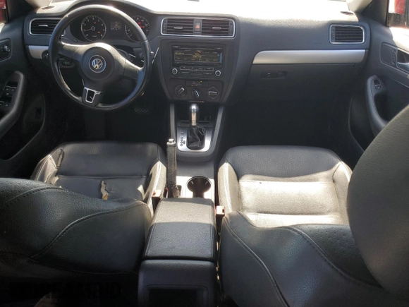 2013 Volkswagen Jetta SE z VIN 3VWDP7AJ3DM206880, wystawiony jako Copart lot #57966595 z przebiegiem 277 476 mil mil oraz Czysty tytuł • Clean title. Historia ofert i sprzedaży dostępna na DreamBid. Obrazek 8.