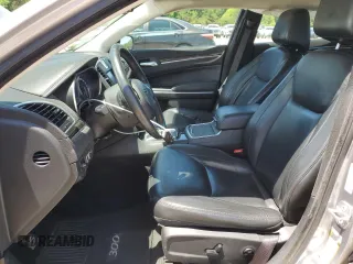 2016 Chrysler 300 Limited z VIN 2C3CCAAG0GH207942, wystawiony jako Copart lot #57915885 z przebiegiem 96 150 mil mil oraz Szkoda całkowita • Salvage title. Historia ofert i sprzedaży dostępna na DreamBid. Obrazek 7.