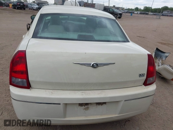 2005 Chrysler 300 Touring z VIN 2C3AA53G95H547489, wystawiony jako IAAI lot #42247825 z przebiegiem 189 694 mil mil oraz . Historia ofert i sprzedaży dostępna na DreamBid. Obrazek 16.