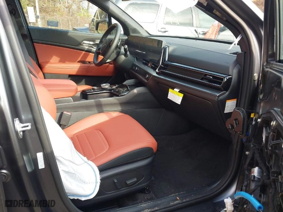 2025 Kia Sportage Hybrid SX-Prestige with VIN KNDPXCDG4S7179690, listed as a IAAI auction lot 40735636 with 713 mi miles. Bid and sale history available at carsss.com. Image 5.