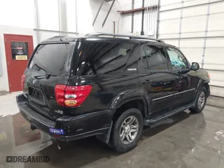 2004 Toyota Sequoia Limited with VIN 5TDZT38A24S226055, listed as a IAAI auction lot 40219005 with 226,445 mi miles. Bid and sale history available at carsss.com. Image 4.