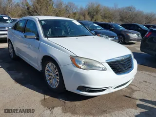 2011 Chrysler 200 Limited with VIN 1C3BC2FG4BN583036, listed as a IAAI auction lot 41617682 with 143,846 mi miles. Bid and sale history available at carsss.com. Image 1.