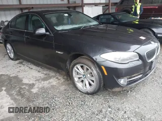 2013 BMW 5 Series 528i xDrive with VIN WBAXH5C50DD113566, listed as a IAAI auction lot 41981416 with 123,330 mi miles. Bid and sale history available at carsss.com. Image 1.