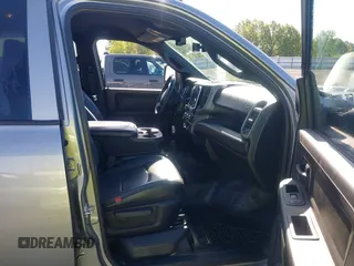 2024 Ram 2500 Tradesman z VIN 3C6UR5CJ5RG276442, wystawiony jako IAAI lot #41995189 z przebiegiem 11 428 mil mil oraz . Historia ofert i sprzedaży dostępna na DreamBid. Obrazek 5.