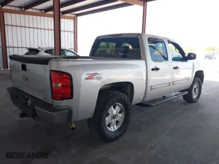 2010 Chevrolet Silverado 1500 LT with VIN 3GCRKSE31AG258718, listed as a IAAI auction lot 42061306 with 220,656 mi miles. Bid and sale history available at carsss.com. Image 4.