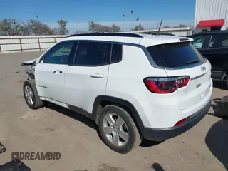 2022 Jeep Compass Latitude with VIN 3C4NJCBB8NT137684, listed as a IAAI auction lot 41391981 with 51,255 mi miles and . Bid and sale history available at carsss.com. Image 3.