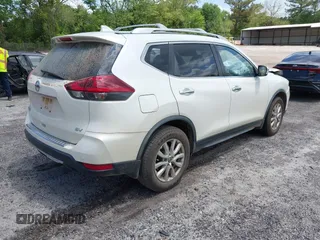 2020 Nissan Rogue S z VIN JN8AT2MT1LW005743, wystawiony jako IAAI lot #42108676 z przebiegiem 72 672 mil mil oraz . Historia ofert i sprzedaży dostępna na DreamBid. Obrazek 4.