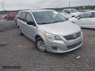 2011 Volkswagen Routan S with VIN 2V4RW4DG1BR691381, listed as a IAAI auction lot 40462714 with 121,772 mi miles. Bid and sale history available at carsss.com. Image 1.