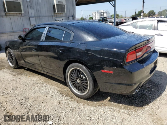 2013 Dodge Charger SE z VIN 2C3CDXBG6DH509939, wystawiony jako Copart lot #57851415 z przebiegiem 182 634 mil mil oraz Szkody całkowita. Historia ofert i sprzedaży dostępna na DreamBid. Obrazek 2.