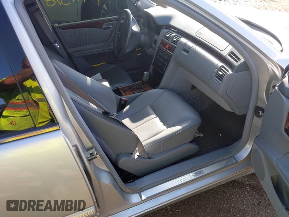 2001 Mercedes-Benz E-Class with VIN WDBJF65J61B373135, listed as a IAAI auction lot 42149598 with 123,314 mi miles. Bid and sale history available at carsss.com. Image 5.