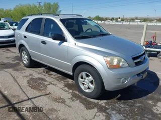 2009 Kia Sorento LX with VIN KNDJD735695866584, listed as a IAAI auction lot 42094393 with 95,008 mi miles. Bid and sale history available at carsss.com. Image 1.