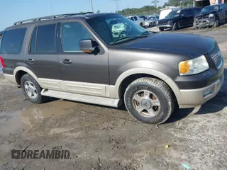 2006 Ford Expedition Eddie Bauer with VIN 1FMFU17586LA66711, listed as a IAAI auction lot 41984167 with 225,284 mi miles. Bid and sale history available at carsss.com. Image 1.