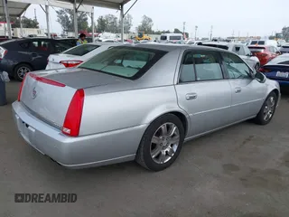 2009 Cadillac DTS 1SE z VIN 1G6KD57919U116072, wystawiony jako IAAI lot #42354693 z przebiegiem 172 822 mil mil oraz . Historia ofert i sprzedaży dostępna na DreamBid. Obrazek 4.