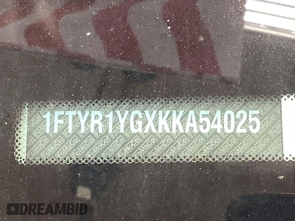 2019 Ford Transit z VIN 1FTYR1YGXKKA54025, wystawiony jako IAAI lot #42650341 z przebiegiem 129 672 mil mil oraz . Historia ofert i sprzedaży dostępna na DreamBid. Obrazek 16.