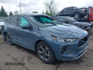 2023 Ford Escape ST-Line Select с VIN 1FMCU9NZ4PUB02302, выставлен на аукционе IAAI как лот 42191059 с пробегом 27 478 миль миль и . История ставок и продаж доступна на DreamBid. Изображение 1.