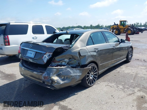 2012 Mercedes-Benz E 350 Luxury z VIN WDDHF5KB5CA629139, wystawiony jako IAAI lot #42360346 z przebiegiem 142 949 mil mil oraz . Historia ofert i sprzedaży dostępna na DreamBid. Obrazek 4.