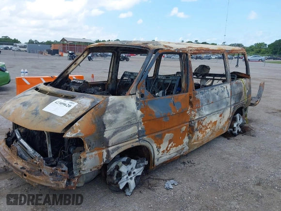 2002 Volkswagen EuroVan MV с VIN WV2MB470X2H088179, выставлен на аукционе IAAI как лот 42309620 с пробегом Не указан миль и . История ставок и продаж доступна на DreamBid. Изображение 6.