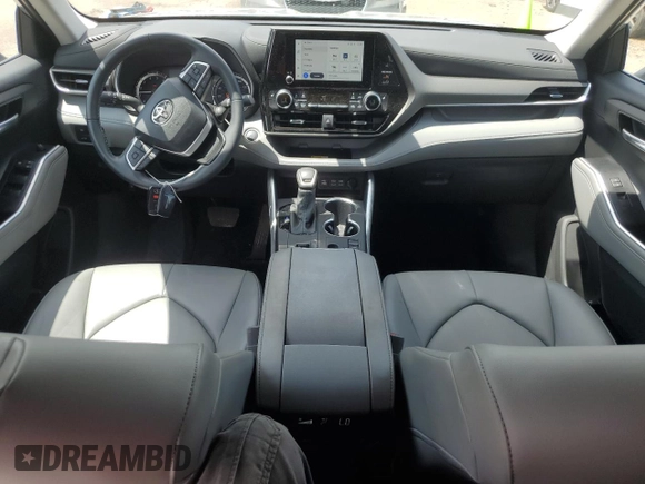 2024 Toyota Highlander LE with VIN 5TDKDRAH5RS050859, listed as a Copart auction lot 61609205 with 15,284 mi miles and Salvage title. Bid and sale history available at DreamBid. Image 8.