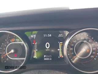 2021 Jeep Wrangler Unlimited Sahara Altitude z VIN 1C4HJXEN7MW518395, wystawiony jako IAAI lot #42484314 z przebiegiem 55 000 mil mil oraz . Historia ofert i sprzedaży dostępna na DreamBid. Obrazek 7.