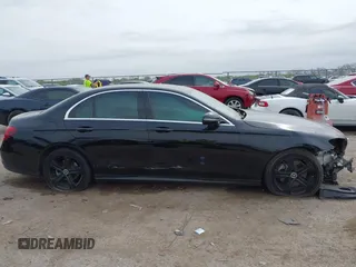 2019 Mercedes-Benz E 300 с VIN WDDZF4JB9KA547672, выставлен на аукционе IAAI как лот 41936530 с пробегом 67 332 миль миль и . История ставок и продаж доступна на DreamBid. Изображение 13.