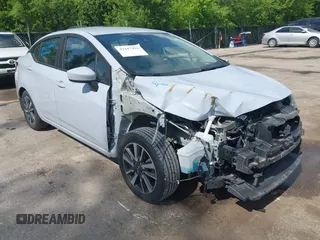 2024 Nissan Versa SV z VIN 3N1CN8EV1RL830586, wystawiony jako IAAI lot #42217252 z przebiegiem 59 426 mil mil oraz . Historia ofert i sprzedaży dostępna na DreamBid. Obrazek 1.