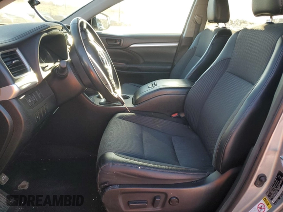 2017 Toyota Highlander LE z VIN 5TDZZRFH5HS195603, wystawiony jako Copart lot #50264785 z przebiegiem 165 116 mil mil oraz Szkoda całkowita • Salvage title. Historia ofert i sprzedaży dostępna na DreamBid. Obrazek 7.