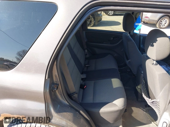 2004 Ford Escape XLT with VIN 1FMYU03164KB22170, listed as a IAAI auction lot 41991801 with 170,492 mi miles. Bid and sale history available at carsss.com. Image 8.