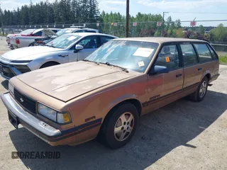1988 Chevrolet Celebrity z VIN 1G1AW81W0J6173951, wystawiony jako IAAI lot #42173499 z przebiegiem 93 453 mil mil oraz . Historia ofert i sprzedaży dostępna na DreamBid. Obrazek 2.