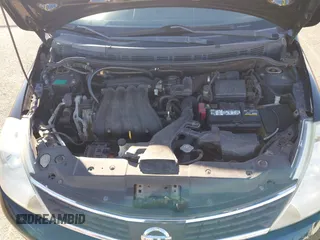 2009 Nissan Versa S z VIN 3N1BC13EX9L363180, wystawiony jako IAAI lot #42510405 z przebiegiem 113 287 mil mil oraz . Historia ofert i sprzedaży dostępna na DreamBid. Obrazek 10.