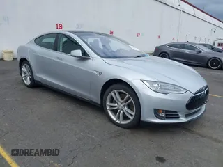 2014 Tesla Model S 60 z VIN 5YJSA1S13EFP53662, wystawiony jako IAAI lot #42249930 z przebiegiem Nie podano mil oraz . Historia ofert i sprzedaży dostępna na DreamBid. Obrazek 1.