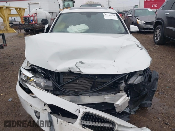 2015 BMW 3 Series 328i xDrive z VIN WBA3B3C58FF546547, wystawiony jako IAAI lot #42110427 z przebiegiem 90 872 mil mil oraz . Historia ofert i sprzedaży dostępna na DreamBid. Obrazek 12.