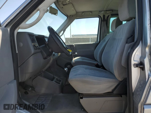 2002 Volkswagen EuroVan с VIN WV2KB47012H065431, выставлен на аукционе Copart как лот 49010445 с пробегом 78 985 миль миль и Чистый • Clean title. История ставок и продаж доступна на DreamBid. Изображение 7.