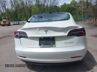 2020 Tesla Model 3 Long Range z VIN 5YJ3E1EB0LF712545, wystawiony jako IAAI lot #42198461 z przebiegiem 22 322 mil mil oraz . Historia ofert i sprzedaży dostępna na DreamBid. Obrazek 16.