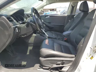 2017 Volkswagen Jetta SEL с VIN 3VWL17AJ0HM375063, выставлен на аукционе Copart как лот 61608925 с пробегом 181 108 миль миль и Списание • Salvage title. История ставок и продаж доступна на DreamBid. Изображение 7.