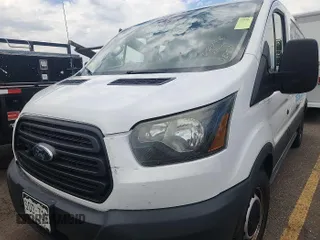 2016 Ford Transit Cargo z VIN 1FTYE1YM9GKB15647, wystawiony jako IAAI lot #42575776 z przebiegiem 235 520 mil mil oraz . Historia ofert i sprzedaży dostępna na DreamBid. Obrazek 24.