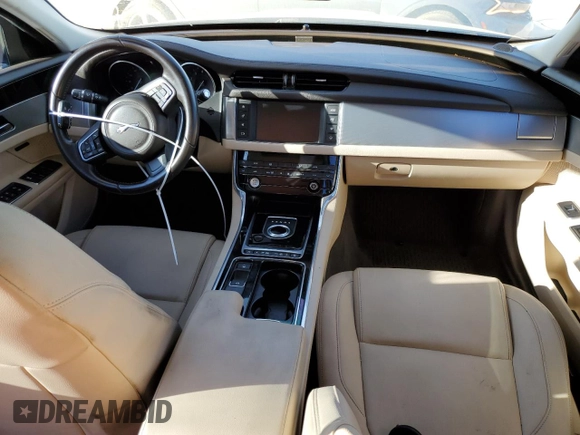 2016 Jaguar XF 35t Premium z VIN SAJBD4BV9GCY24246, wystawiony jako Copart lot #80526534 z przebiegiem Nie podano mil oraz Czysty tytuł • Clean title. Historia ofert i sprzedaży dostępna na DreamBid. Obrazek 8.