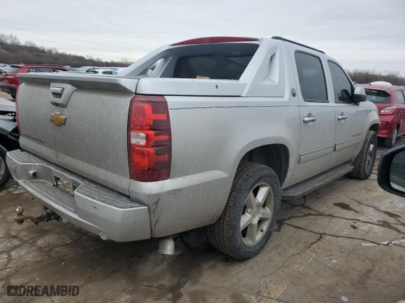 2013 Chevrolet Avalanche LT with VIN 3GNTKFE7XDG379565, listed as a Copart auction lot 42846225 with 182,136 mi miles and Clean Title. Bid and sale history available at carsss.com. Image 3.