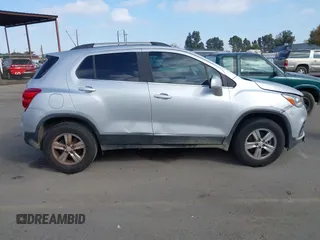 2017 Chevrolet Trax LT z VIN 3GNCJPSB8HL233373, wystawiony jako IAAI lot #40833250 z przebiegiem 117 569 mil mil oraz . Historia ofert i sprzedaży dostępna na DreamBid. Obrazek 13.