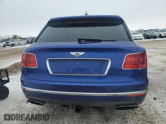 2017 Bentley Bentayga W12 z VIN SJAAC2ZV2HC014080, wystawiony jako Copart lot #44806115 z przebiegiem 63 077 mil mil oraz Szkody całkowita. Historia ofert i sprzedaży dostępna na DreamBid. Obrazek 6.