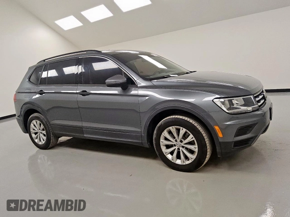 2020 Volkswagen Tiguan S z VIN 3VV1B7AX3LM150299, wystawiony jako Copart lot #57995815 z przebiegiem 45 153 mil mil oraz Czysty tytuł • Clean title. Historia ofert i sprzedaży dostępna na DreamBid. Obrazek 4.