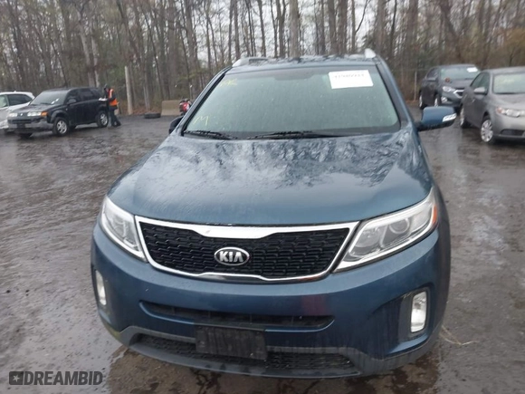 2015 Kia Sorento LX with VIN 5XYKTCA66FG568857, listed as a IAAI auction lot 41980944 with 206,011 mi miles. Bid and sale history available at carsss.com. Image 12.