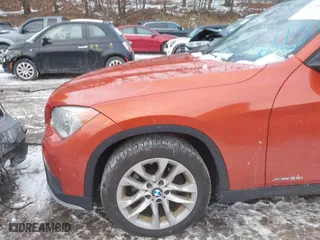 2015 BMW X1 xDrive28i with VIN WBAVL1C51FVY33650, listed as a IAAI auction lot 41400985 with 132,484 mi miles. Bid and sale history available at carsss.com. Image 18.