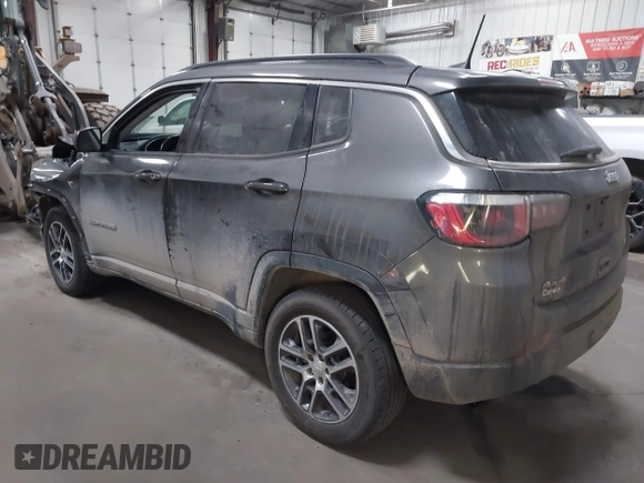 2018 Jeep Compass Altitude z VIN 3C4NJDBB9JT175313, wystawiony jako IAAI lot #41661102 z przebiegiem 101 996 mil mil oraz . Historia ofert i sprzedaży dostępna na DreamBid. Obrazek 3.