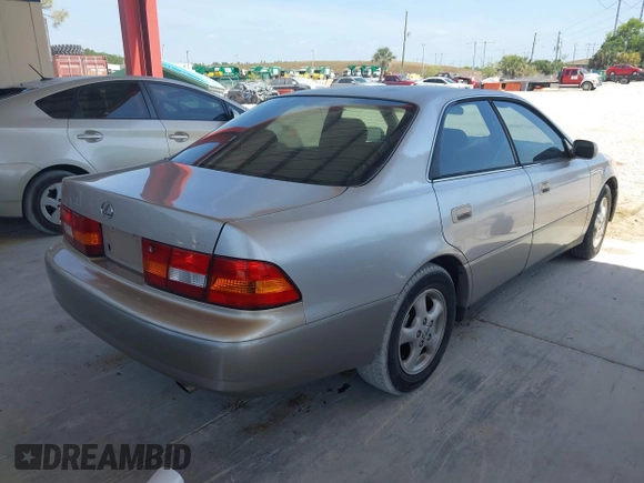 1999 Lexus ES 300 Luxury Sport Sdn with VIN JT8BF28G0X5065317, listed as a IAAI auction lot 42080216 with 163,223 mi miles. Bid and sale history available at carsss.com. Image 4.