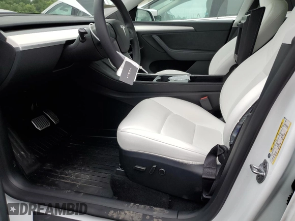 2024 Tesla Model Y Long Range with VIN 7SAYGDEE3RA300642, listed as a Copart auction lot 60530375 with 8,361 mi miles and Salvage title. Bid and sale history available at DreamBid. Image 7.