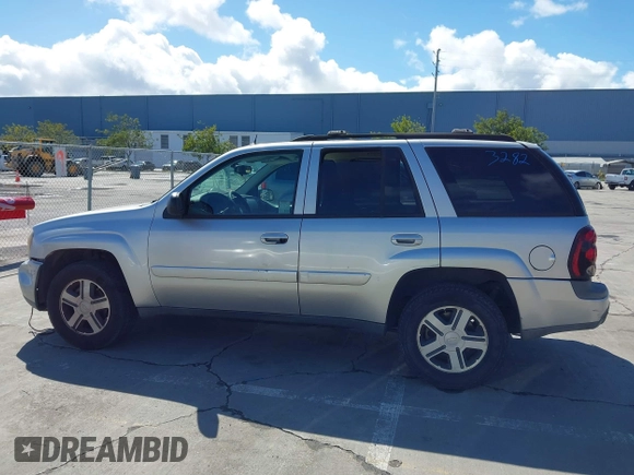 2005 Chevrolet TrailBlazer LT with VIN 1GNDT13S952113282, listed as a IAAI auction lot 41802492 with 172,253 mi miles and . Bid and sale history available at DreamBid. Image 14.