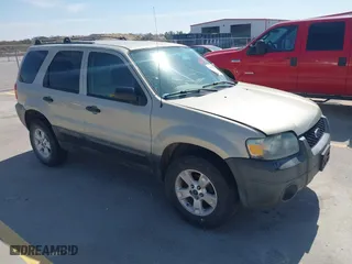 2005 Ford Escape XLT with VIN 1FMCU03165DA08296, listed as a IAAI auction lot 41677892 with 255,431 mi miles. Bid and sale history available at carsss.com. Image 1.